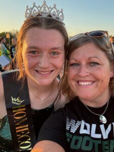 IKM-Manning Homecoming Queen Olivia Greving and mom, Shelly Greving