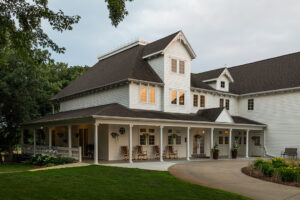 Exterior photo of Oakwood Inn